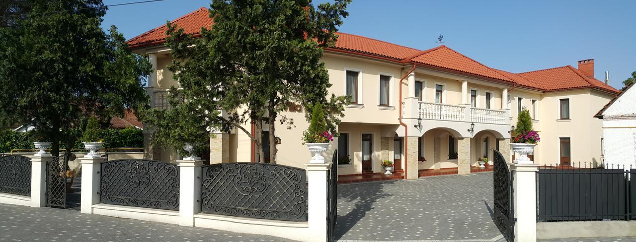 Villa Mitades Yanoshi Exterior foto